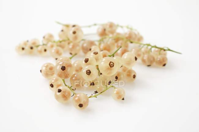 Grosellas blancas maduras frescas - foto de stock