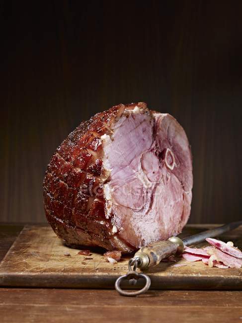 Roasted ham with bones — Stock Photo
