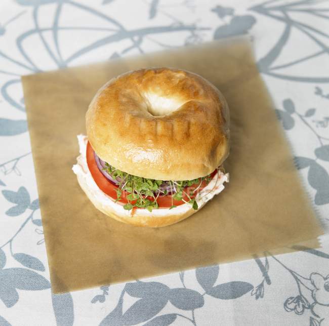 Sandwich de Bagel ecológico - foto de stock