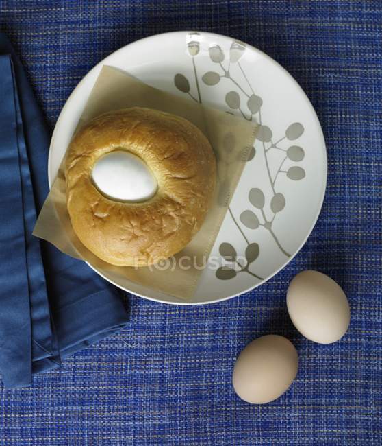 Пасхальный сладкий хлеб — стоковое фото