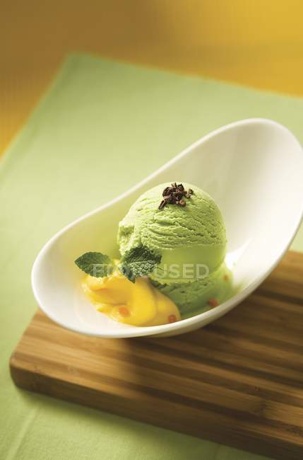 Closeup view of mint Gelato with fruit and mint garnish — Stock Photo
