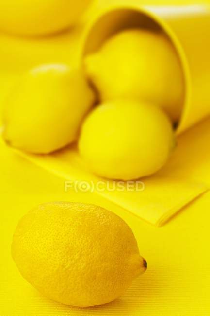 Свіжі стиглі лимони — стокове фото