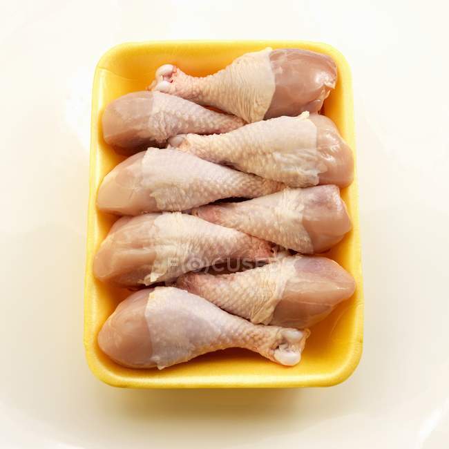 Baquetas de frango em bruto — Fotografia de Stock