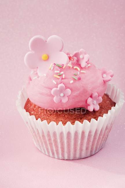 Cupcake decorated with pink cream — Stock Photo