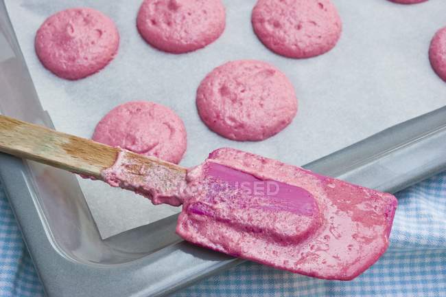 Pilhas de massa de macaroon rosa — Fotografia de Stock