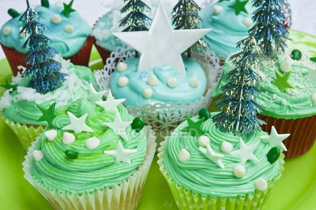 Синьо-зелені різдвяні кекси — стокове фото