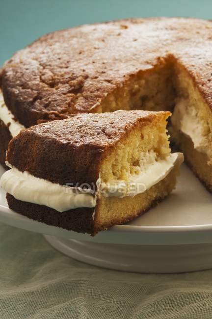 Gâteau au citron avec garniture crème — Photo de stock