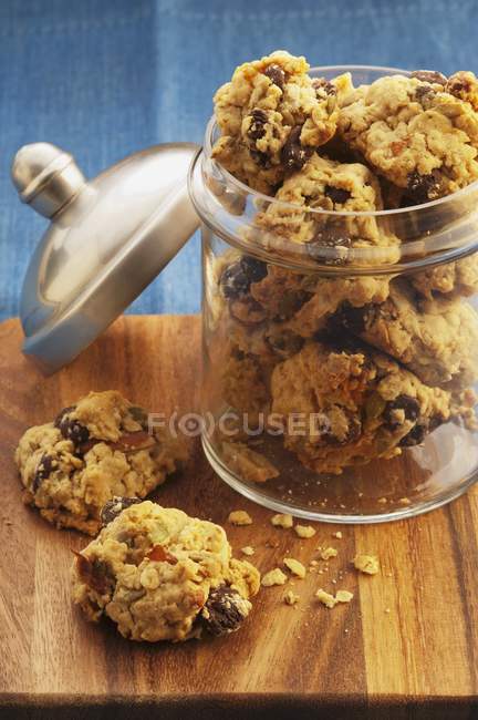 Fruit and chocolate chip cookies — Stock Photo