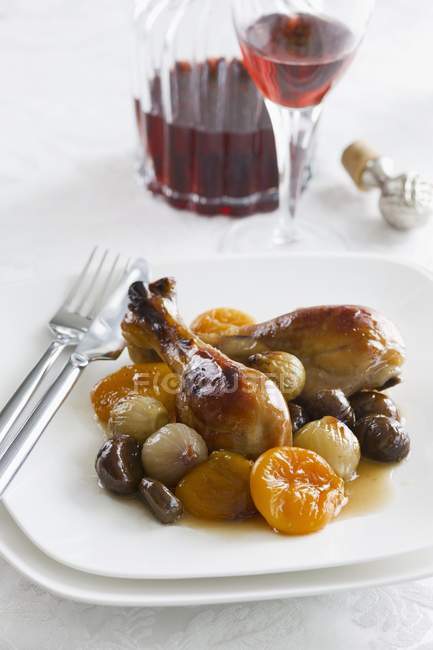 Chicken legs with apricots — Stock Photo