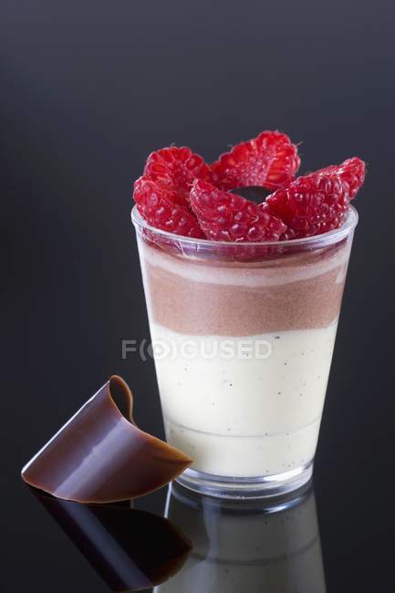 Layered dessert made with vanilla cream — Stock Photo