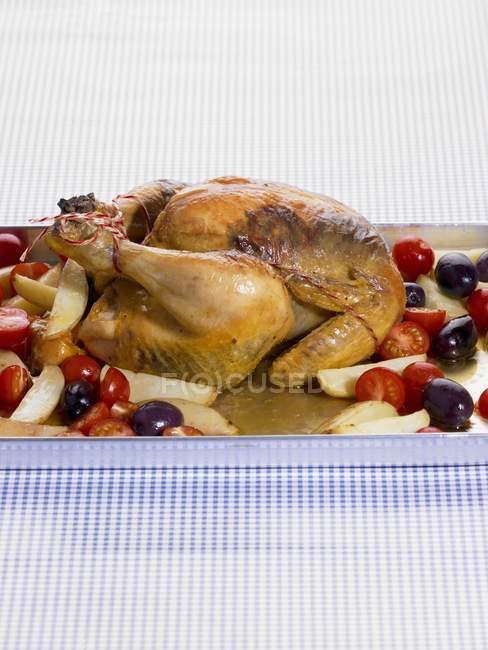 Roasted chicken with potatoes and olives — Stock Photo