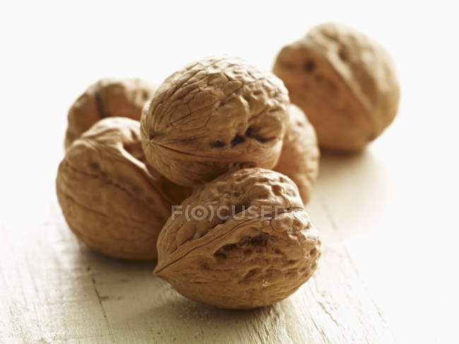 Nueces frescas crudas - foto de stock