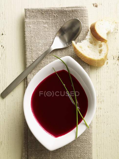 Cream of beetroot soup with bread — Stock Photo