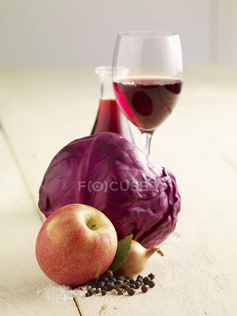 Ingredients for apple red cabbage over wooden surface — Stock Photo