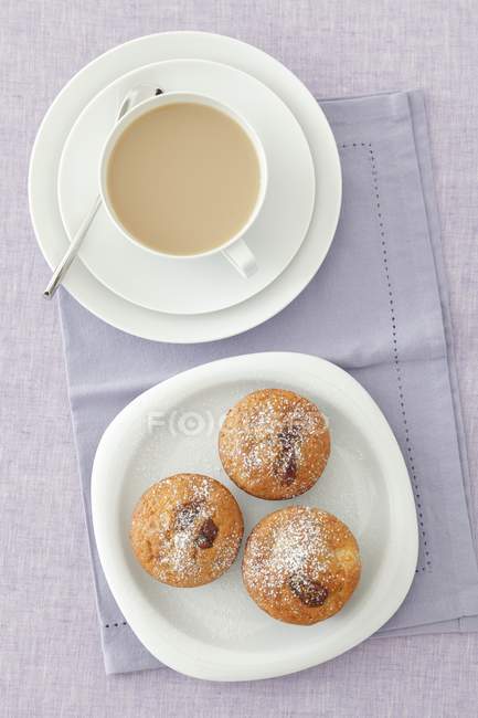 Apple muffins with dried figs — Stock Photo