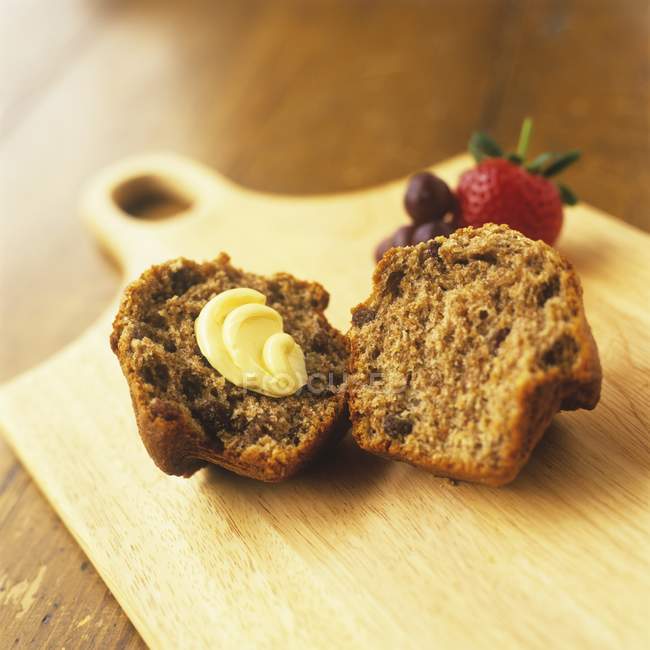 Muffin de salvado de pasas - foto de stock