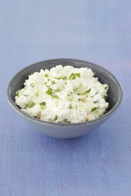 Quark with tarragon and lemon zest in a bowl — Stock Photo