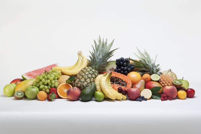 Vários frutos em montão — Fotografia de Stock