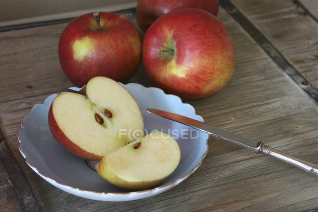 Sliced red apples — Stock Photo
