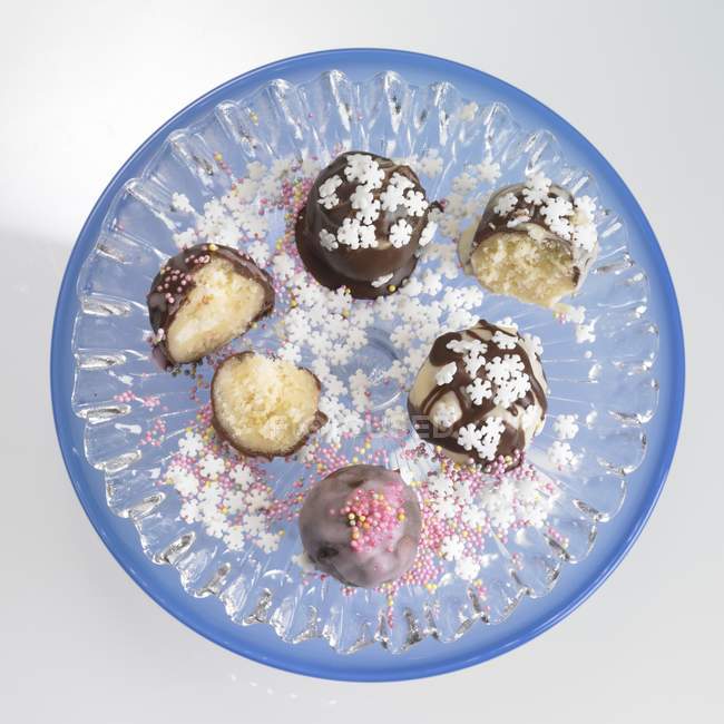 Petit quatro com cobertura de chocolate — Fotografia de Stock