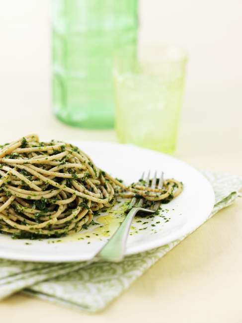 Linguine Pasta mit Grünkohl — Stockfoto