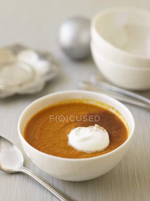 Морковный суп с корицей — стоковое фото