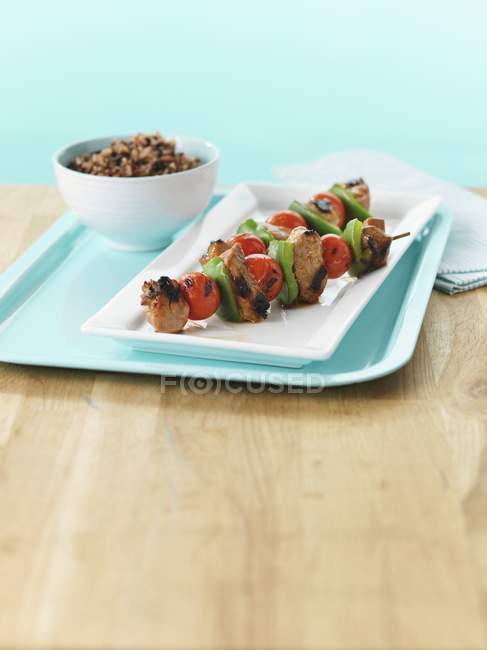 Grilled pork kebabs with tomato and pepper — Stock Photo