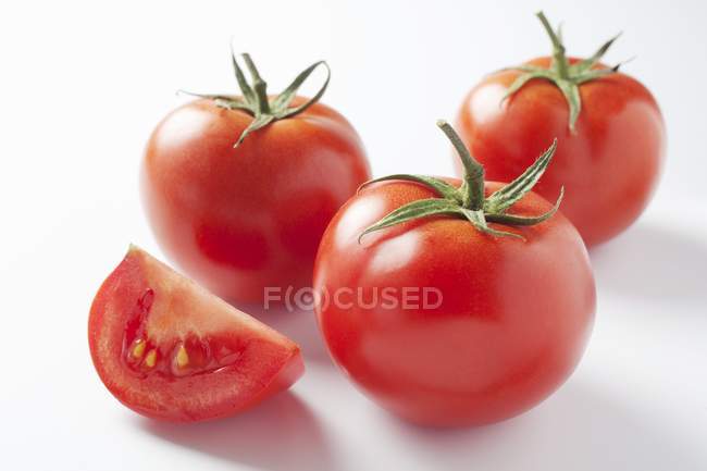 Tranche et tomates entières — Photo de stock