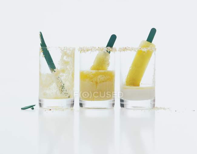 Closeup view of pineapple cocktails with lollies in glasses — Stock Photo