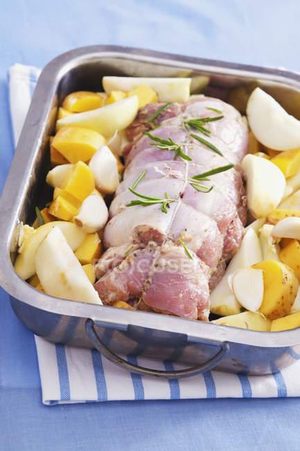 Turkey roulade in roasting tin with garlic — Stock Photo