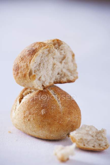 Meio rolo de pão — Fotografia de Stock