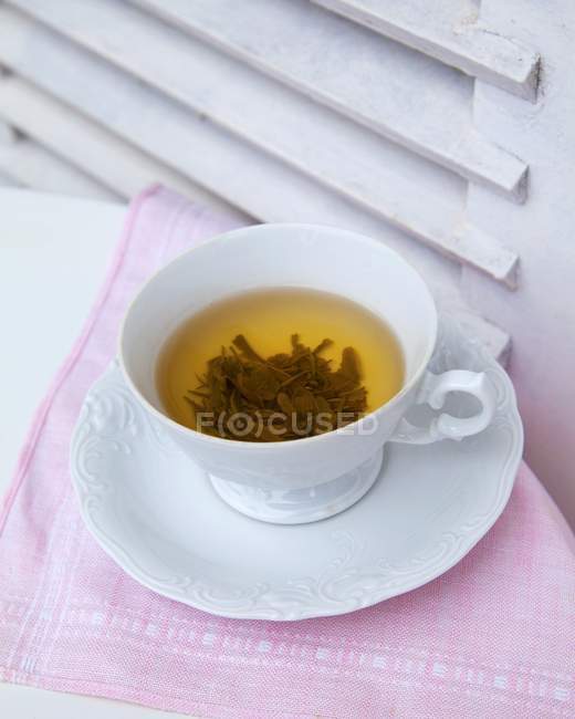 Taza de té blanco - foto de stock