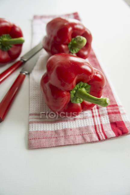 Poivrons rouges frais — Photo de stock
