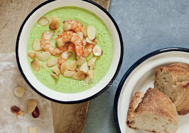 Cream of broccoli soup with shrimp and sliced almonds in bowls — Stock Photo