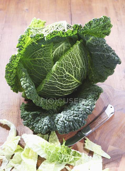 Fresh Savoy cabbage with slices — Stock Photo