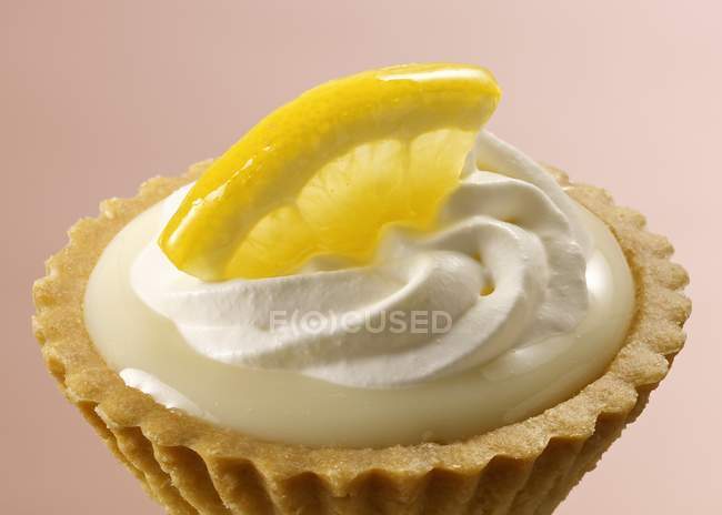 Маленький лимонный тартлет — стоковое фото