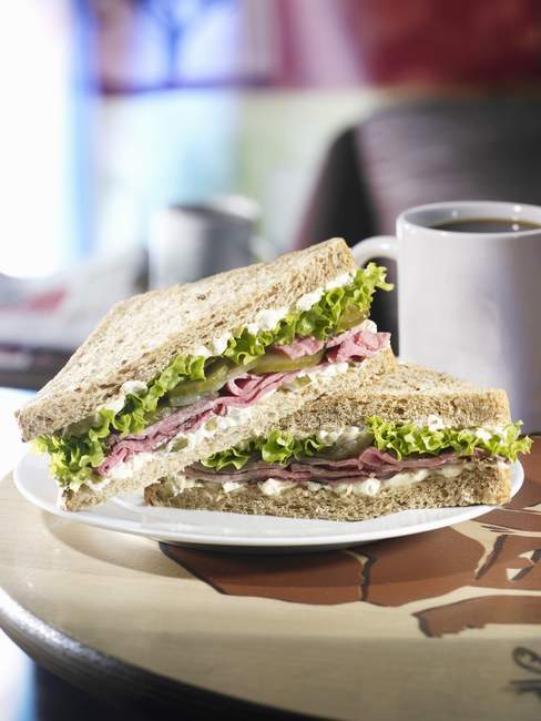Sandwichs au rosbif — Photo de stock