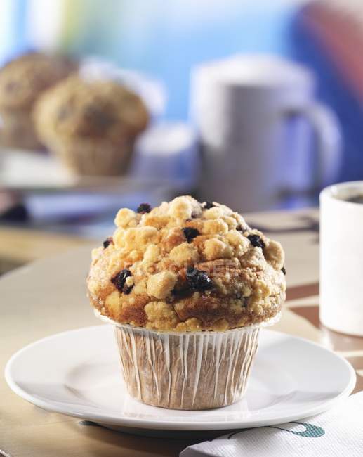 Muffins de mirtilo e xícara de café — Fotografia de Stock