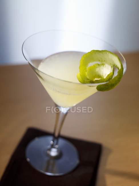 Cocktail with vodka and lime — Stock Photo