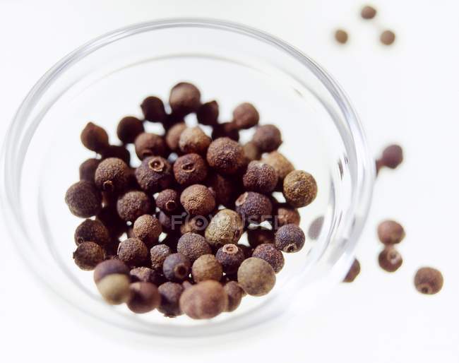 Closeup view of allspice berries in a glass dish — Stock Photo