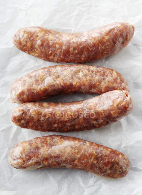 Salsichas de bratwurst em bruto — Fotografia de Stock