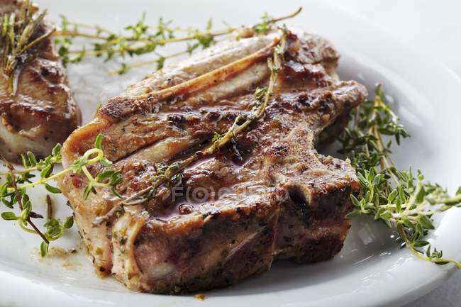 Bone-In Lamb Chop with Oregano — Stock Photo
