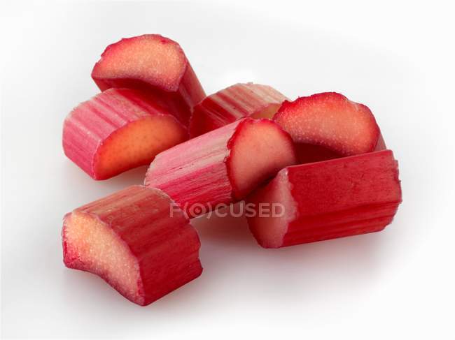 Rhubarbe fraîche tranchée — Photo de stock