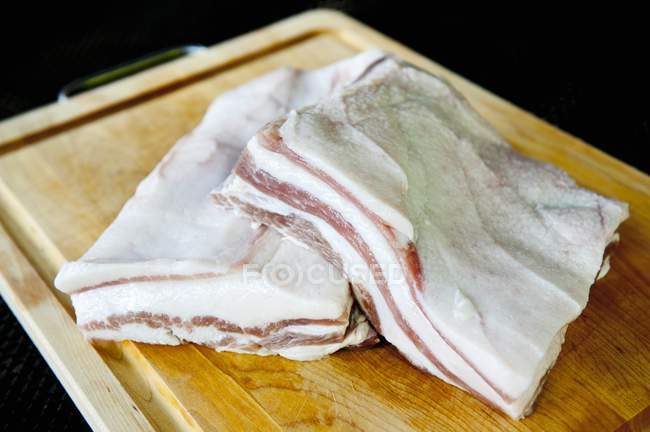 Morceaux crus de ventre de porc — Photo de stock