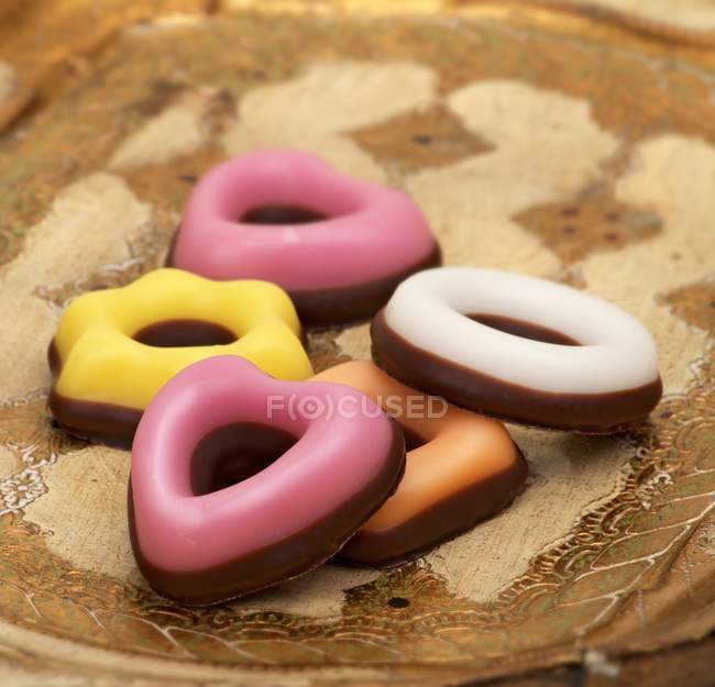 Vista close-up de cookies fondant coloridos — Fotografia de Stock
