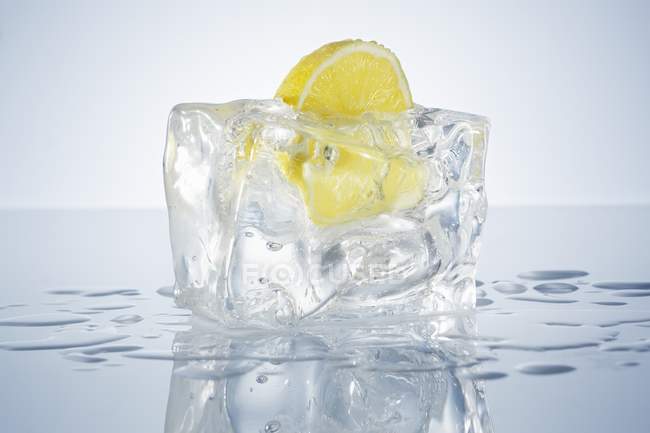Lemon in block of ice — Stock Photo