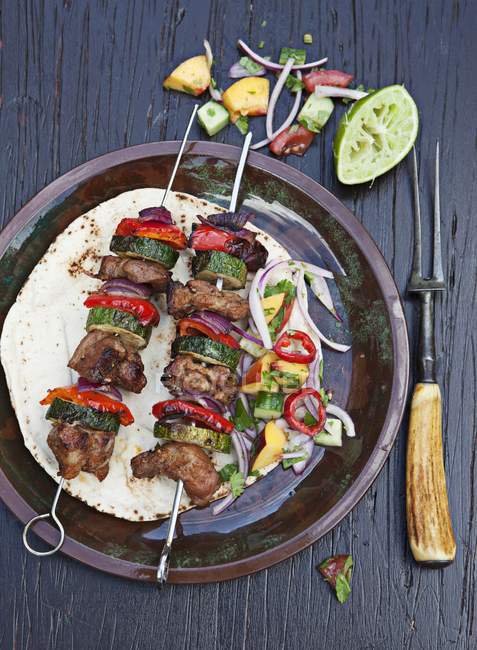 Grilled pork kebabs with zucchini — Stock Photo