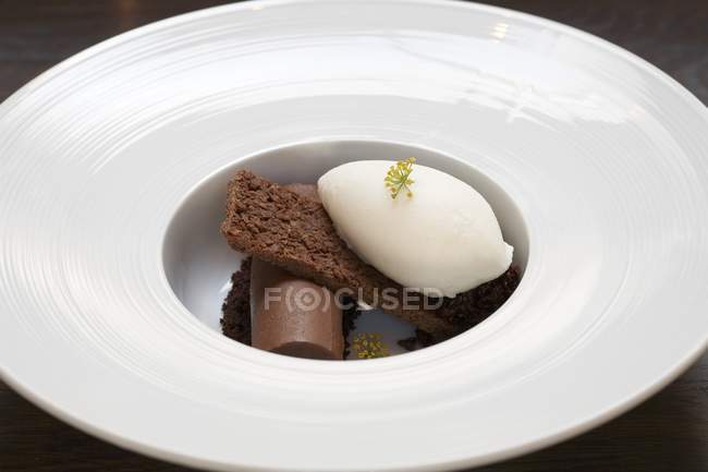 Chocolate roll with brownie and vanilla ice cream — Stock Photo