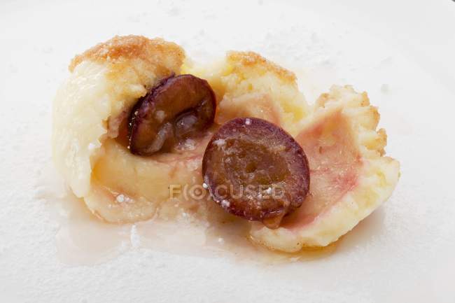 Bolinhos de ameixa com farinha de rosca — Fotografia de Stock