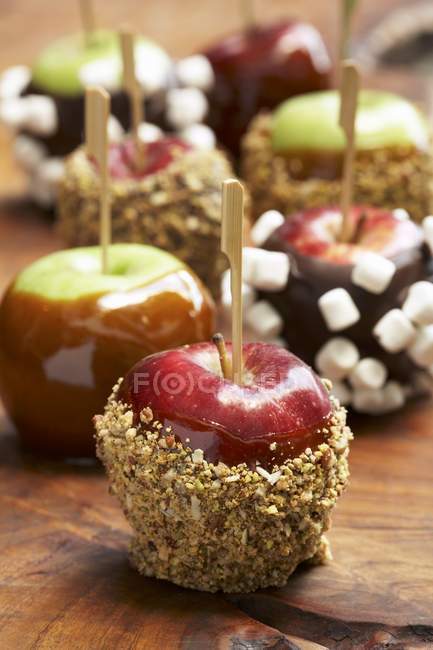 Крупним планом подання Асорті цукерки яблук — стокове фото